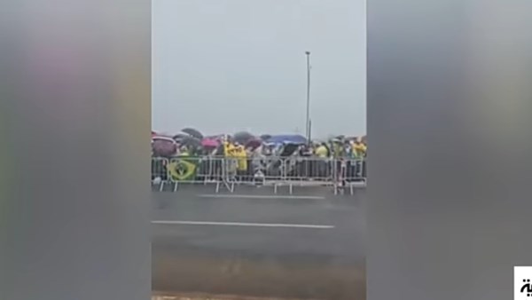 عاصفة برقية تضرب عشرات المتظاهرين في البرازيل