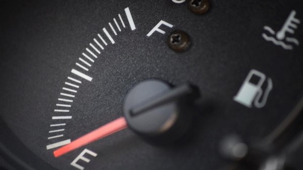 نصائح لقيادة السيارة بشكل موفر للوقود