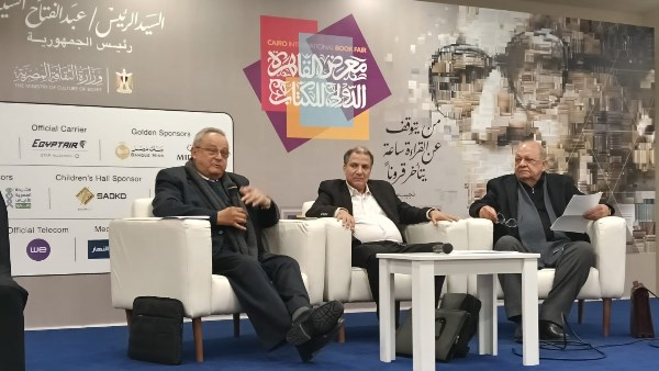  الأستاذ الدكتور أحمد زايد 