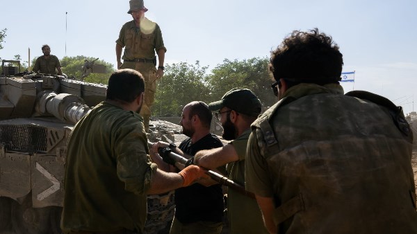 محلل سياسي: إسرائيل تغلق ملف الجثامين وتدخل اختبار تنفيذ الاتفاق بلا ذرائع