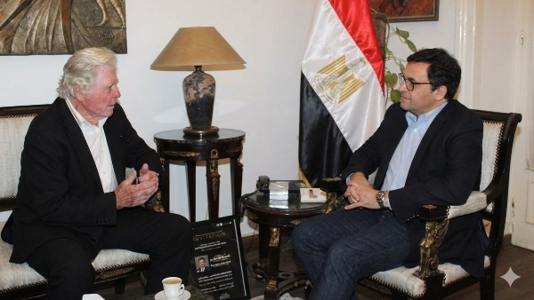 وزير الثقافة وحسين فهمي 