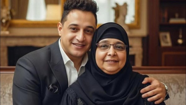 رضا البحراوي ووالدته 