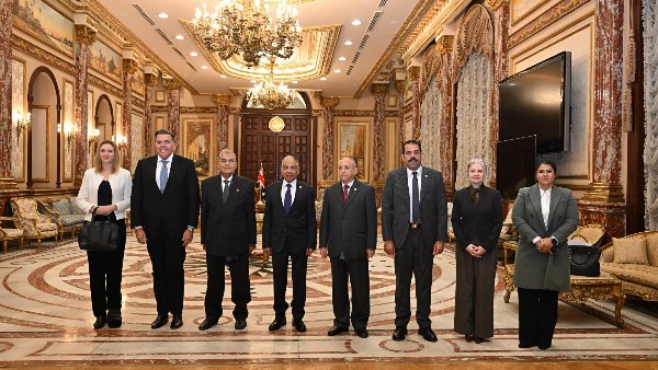 رئيس الشيوخ يستقبل رئيس النواب الأسترالي والوفد المرافق له