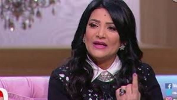 الفنانة بدرية طلبة