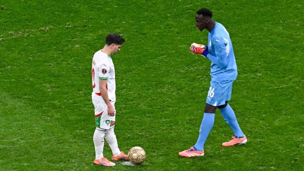 ميندي يخرج عن صمته.. هل تعمد 