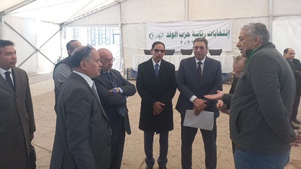 وصول اللجنة القضائية المشرفة على انتخابات رئاسة حزب الوفد لمقر الإقتراع  