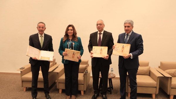 وزير السياحة والآثار 