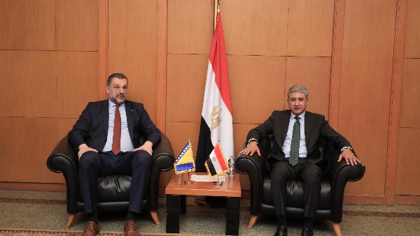 وزير السياحة والآثار 