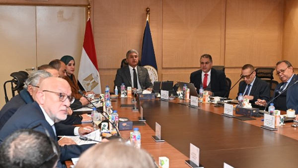 وزير السياحة والآثار 