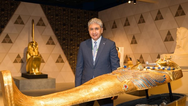 وزير السياحة والآثار 