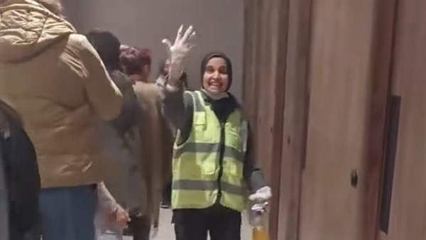 عاملة الأهرامات 