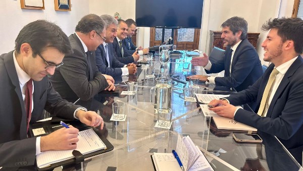 وزير السياحة والآثار 