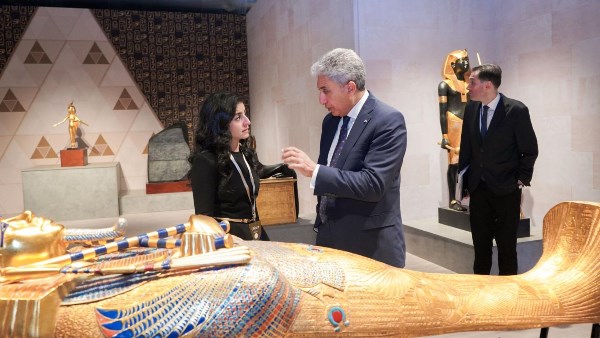 وزير السياحة والآثار 