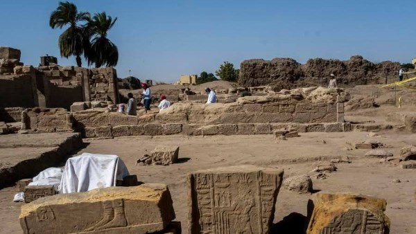  بحيرة مقدسة في معبد مونتو