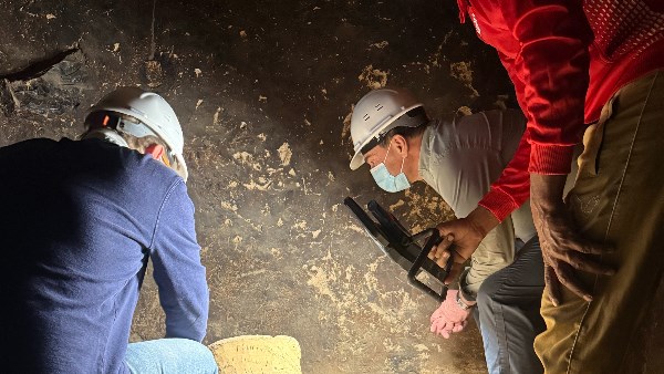  سفير فرنسا يزور موقع حفائر دير المدينة