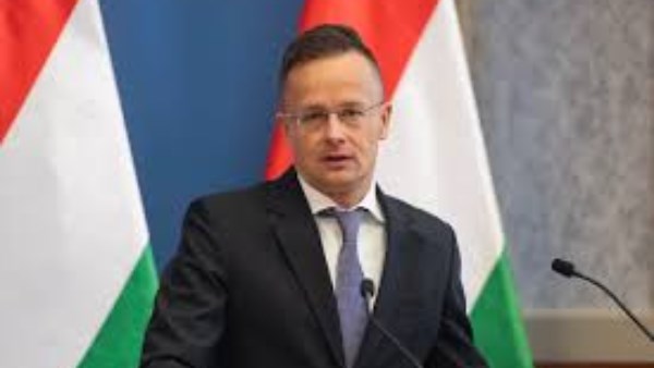  وزير الخارجية المجري بيتر سيارتو 