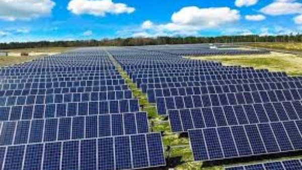 الطاقة الشمسية تقود النمو في قدرة توليد الكهرباء بالصين الطاقة الشمسية تقود النمو في قدرة توليد الكهرباء بالصين