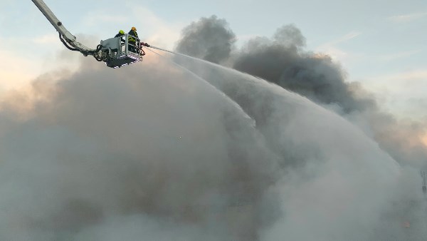 درون الحرائق 