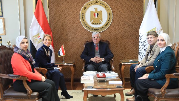 وزير التعليم العالي 