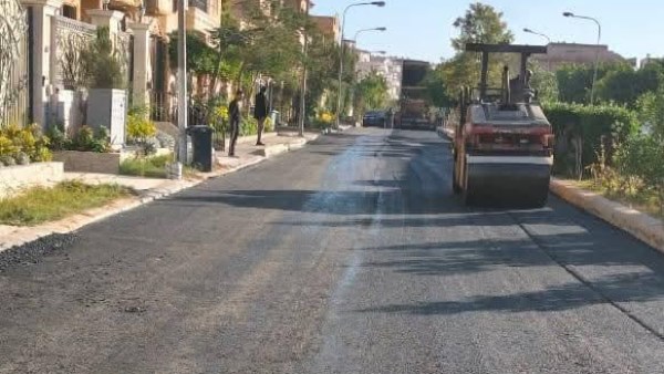 استكمال تنفيذ وتطوير الطرق والمداخل بمدن الفيوم الجديدة والعبور وحدائق العاشر من رمضان