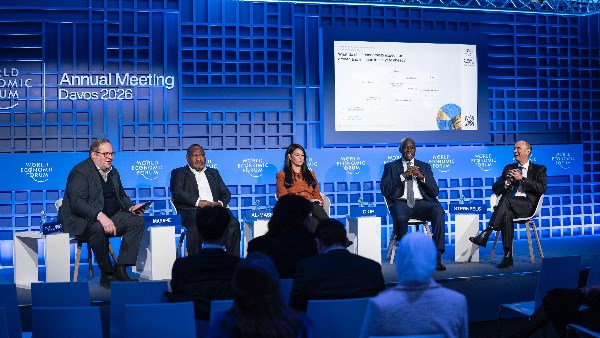 جانب من الحدث 