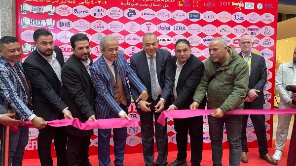 معرض ملابس الأطفال