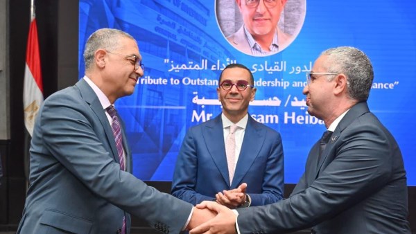 خلال التكريم 