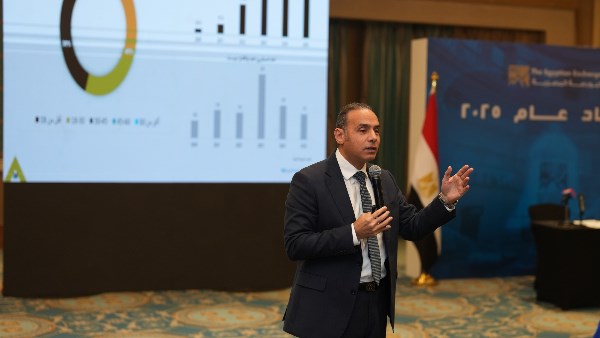 إسلام عزام رئيس البورصة المصرية 