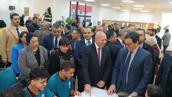 افتتاح مكتبة نون السحار
