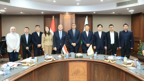 محافظ الجيزة يلتقي وفدا من المستثمرين الصينيين لبحث تعزيز التعاون