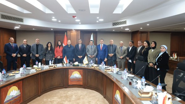 محافظ الجيزة يلتقي أعضاء مجلسي النواب والشيوخ عن حزب حماة الوطن لبحث خريطة التعاون