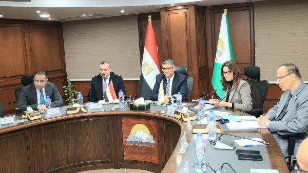 محافظ الجيزة يبحث مع صندوق التنمية الحضرية مخطط إعادة تخطيط منطقة عزيز عزت