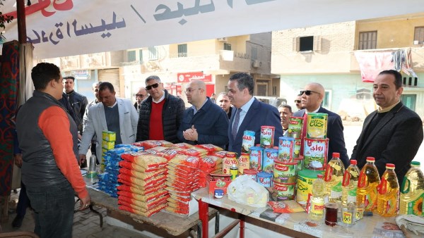 محافظ الجيزة يتفقد سوق اليوم الواحد بالحوامدية لتوفير السلع بأسعار مناسبة