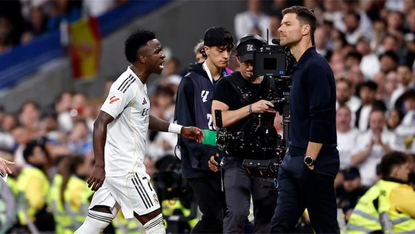 فينيسيوس جونيور مع تشابي الونسو