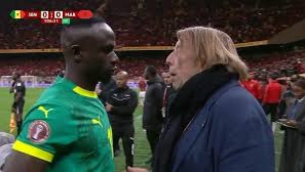 سادو مانى مع كلود لوروا