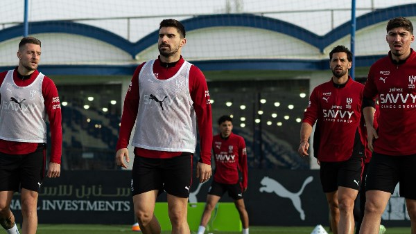 الدوسري يكتب التاريخ ونيفيز يلمع .. 27 مباراة بلا خسارة وتاريخ الهلال يهدد الرياض