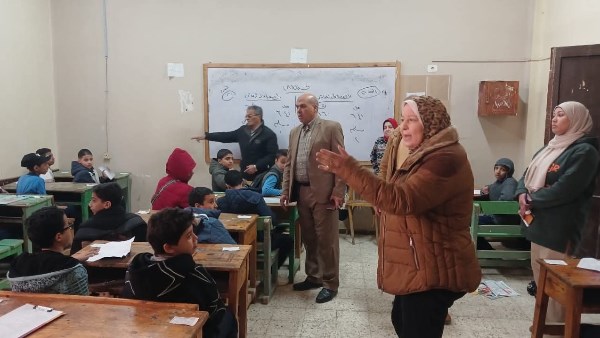 محافظ بني سويف يُتابع مع  التعليم انتظام سير امتحانات نهاية الفصل الدراسي الأول لصفوف النقل للعام 2025/2026