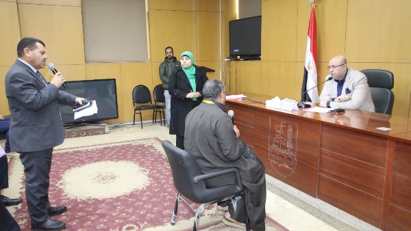 محافظ بني سويف: تكليف التفتيش المالي والإداري بمراجعة الموقف القانوني لإحدى مزارع الدواجن بمركز ناصر