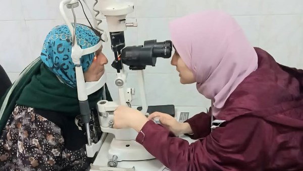 نقل المصابين للمستشفى 