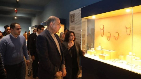 محافظ المنيا في جولته بالمتحف 