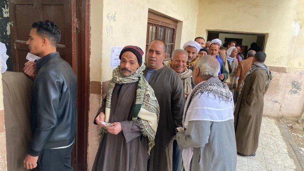 إقبال المواطنين على اللجان 