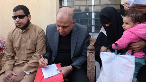 محافظ المنيا يلتقي أهالي شرق أبوقرقاص