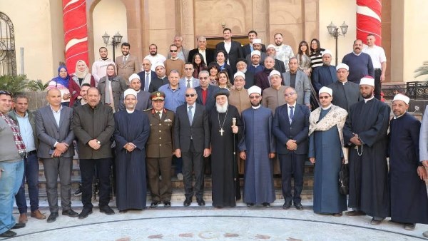 محافظ المنيا يهنئ الإخوة الأقباط 