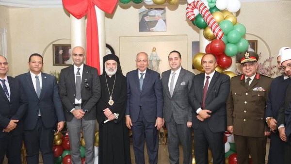 محافظ المنيا يهنئ الإخوة الأقباط 