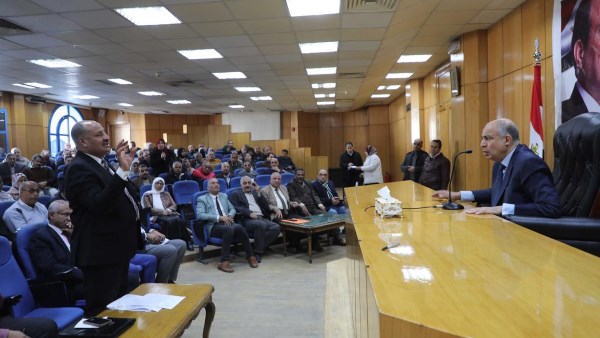 تنطلق 17 يناير..  120 ألف طالب يؤدون الامتحانات بنظام البوكليت داخل 505 لجان بالمنيا