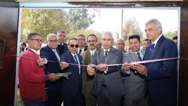 رئيس الجامعة خلال الافتتاح 