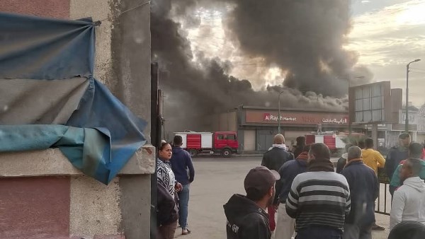 السيطرة على حريق كافيه بالمنيا السيطرة على حريق كافيه بالمنيا