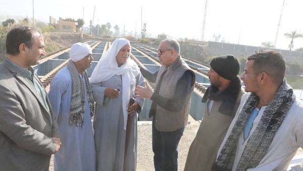 محافظ المنيا: نسبة الأعمال الإنشائية لكوبري «عزب التل» 85%