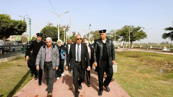 محافظ المنيا يتفقد الكورنيش لدراسة مقترحات المواطنين وتطوير الخدمات