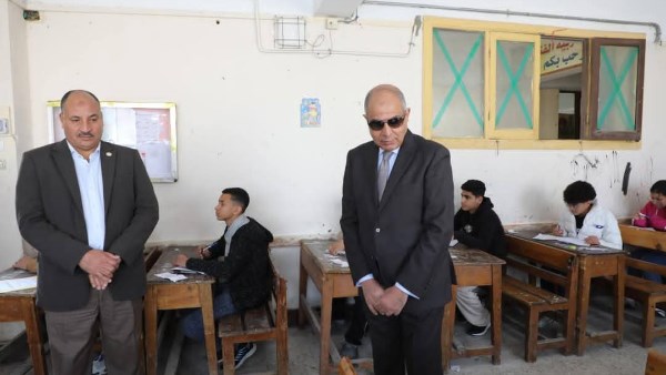 طلاب الشهادة الإعدادية 